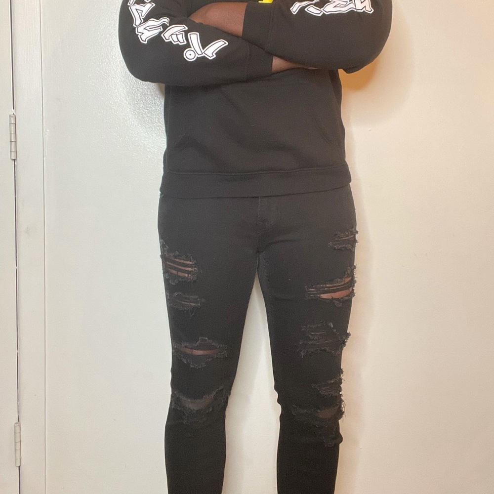 Men’s distressed pants